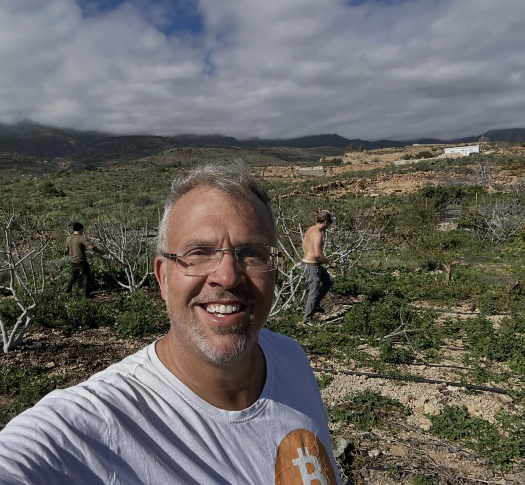 Angelo Franke auf der Green Bitcoin Farm Teneriffa